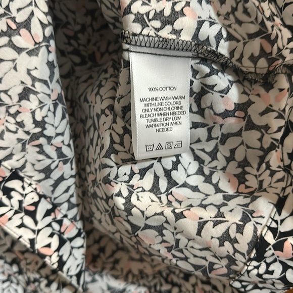 Foxcroft Women’s Heritage Non Iron Button Front puff sleeve - Picture 5 of 8